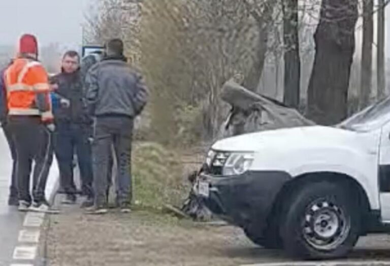 Teška saobraćajna nesreća u BiH: Automobil završio na krovu, ima povrijeđenih