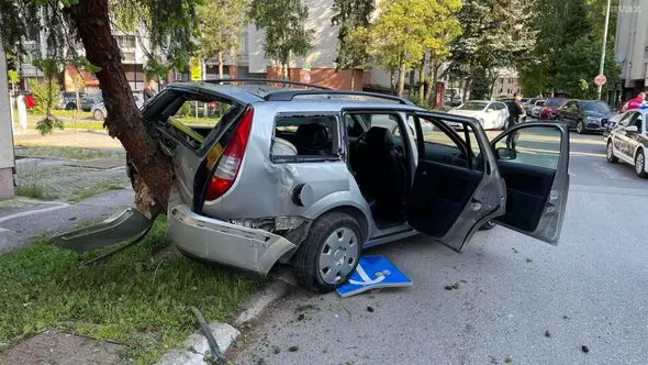 Sudar dva automobila u BiH: Jedna osoba povrijeđena