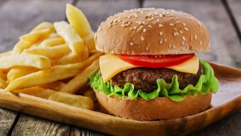 Naučnici objašnjavaju: Šta će samo jedan hamburger sedmično učiniti vašem mozgu