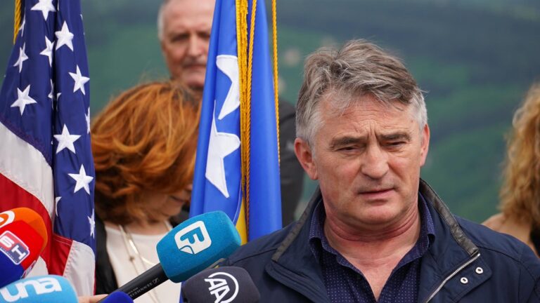 Komšić: Prelet bombardera nosi poruka da SAD uvijek stoje iza BiH