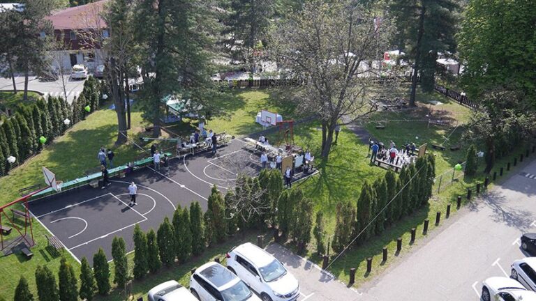 Novi horor u školi: Bivša učenica izbola učenicu i nastavnicu