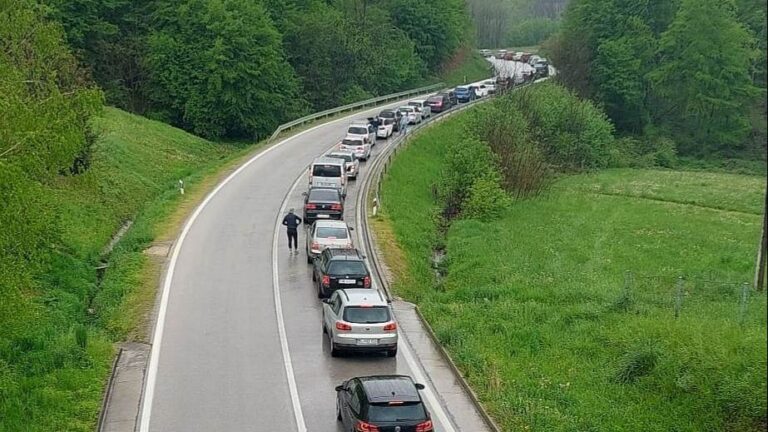 Ogromne gužve na graničnom prijelazu Maljevac: Građani i turisti čekaju i do pet sati