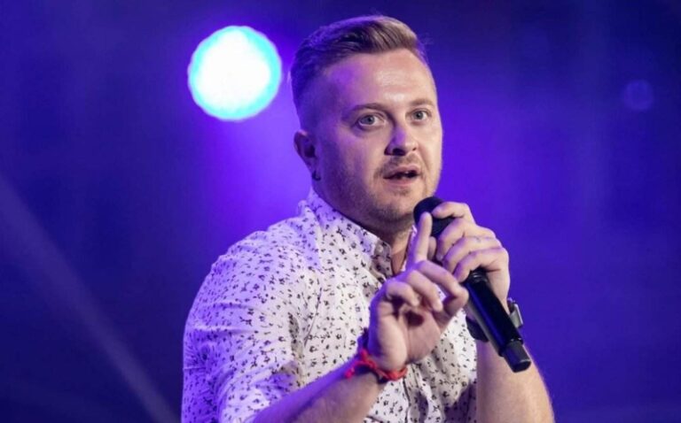 JEDVA PREŽIVIO INFARKT, SPASILI GA BEOGRADSKI DOKTORI: Pjevač iz Zenice se rasplakao uživo u emisiji