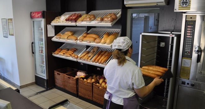 Poznata bh. pekara nudi platu od 1.400 KM, vlasnik priznaje: ‘Tačno je, ali nikako ne možemo da nađemo radnika’