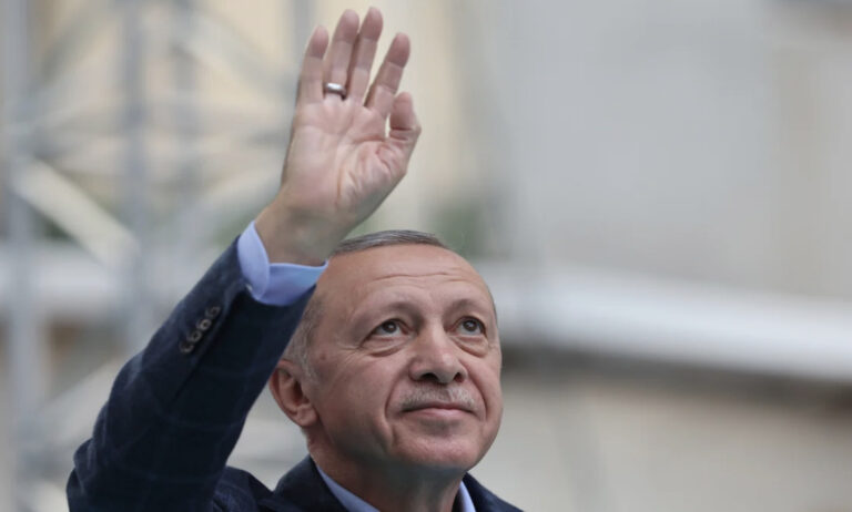 Poruka Erdogana sa završnog skupa: Opozicija prima naređenja od terorista, a mi od Allaha