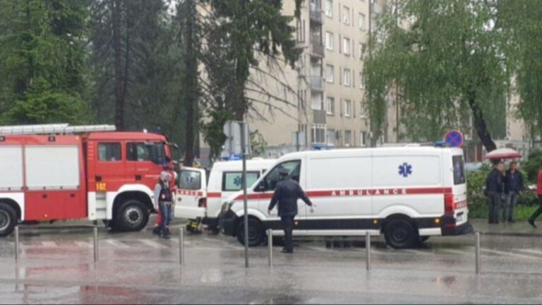 Žena na koju je palo drvo u Tuzli u teškom stanju, ljekari je priključili na respirator