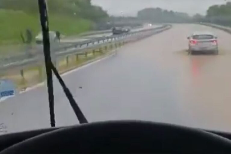 Poplavljen i auto-put “9. januar” (VIDEO)