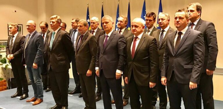 Lista političara milionera sve duža, dok narod od svoje zarade najviše troši na hranu