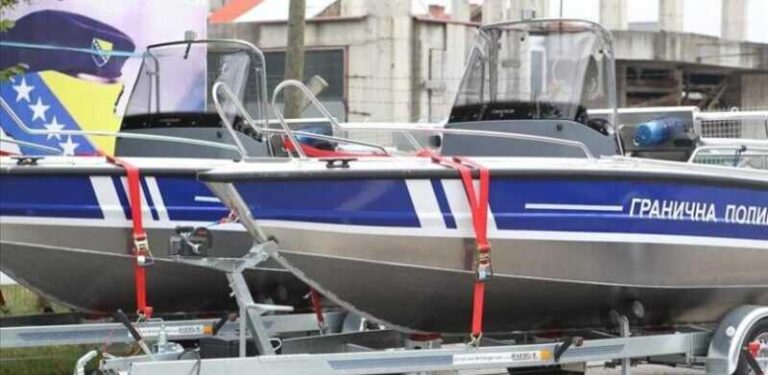 Granična policija prodaje plovila, automobile, motorne sanke, felge, kontejner…