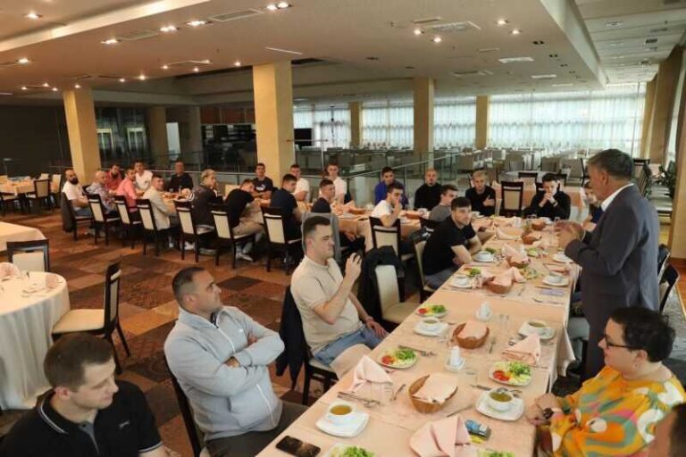 Gradonačelnik Kasumović upriličio svečani ručak povodom plasmana NK Čelik u Prvu ligu FBiH i 78. rođendana kluba