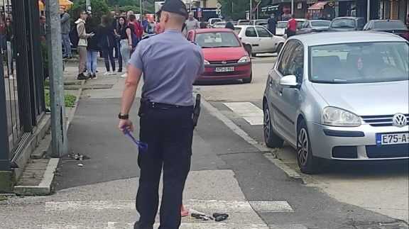 UŽAS U BIH: Izbačeni učenik upucao nastavnika, stigle prve slike s lica mjesta