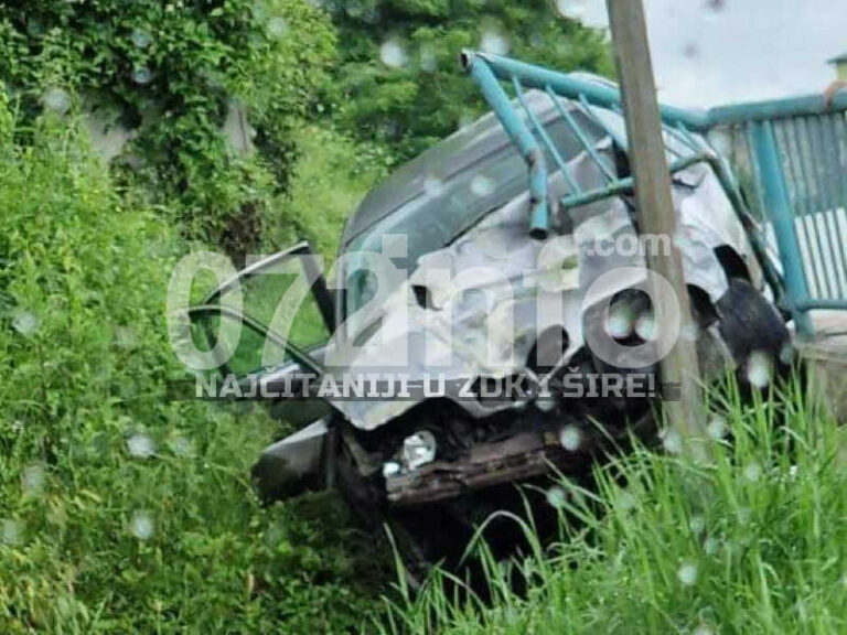 Stravična nesreća u Zenici, vozač za dlaku izbjegao slijetanje u rijeku (FOTO)