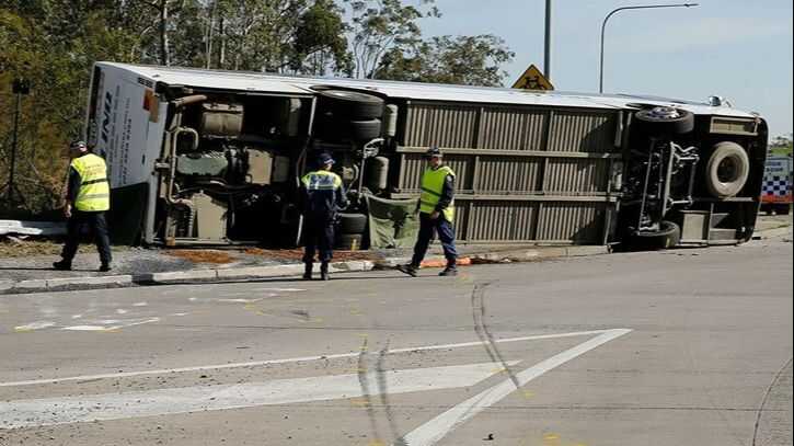 Prevrnuo se autobus, poginulo deset osoba, ima povrijeđenih