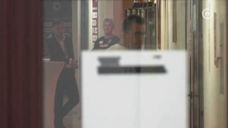 Trenutak kada je Misimović psovkom i lupanjem vratima izrevoltirao novinare (VIDEO)