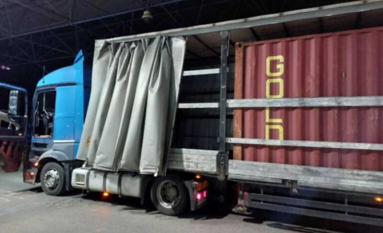 U kamionu u Bosni i Hercegovini pronađeno 14 Kineza. Vozač uhapšen