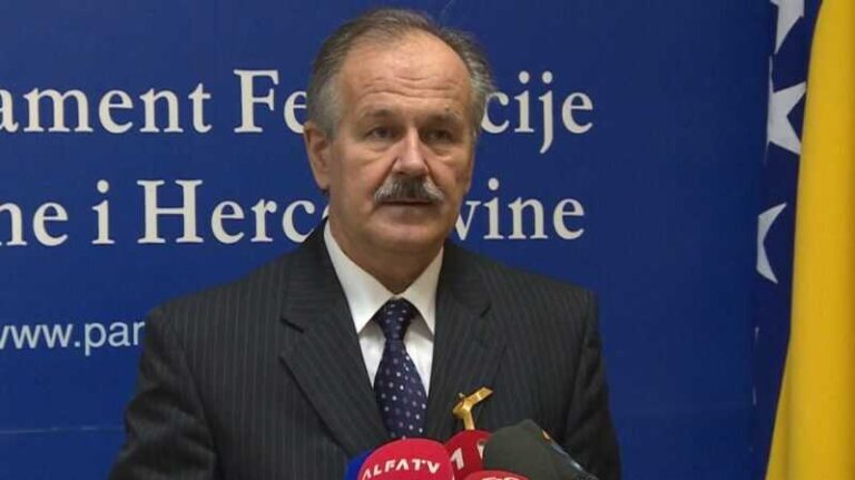 Ismet Osmanović, otac povrijeđenog nastavnika: Uzdamo se u Boga i ljekare