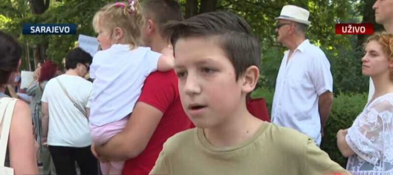 Dječak Bakir koji boluje od cistične fibroze: Inhaliram se 3-5 puta dnevno