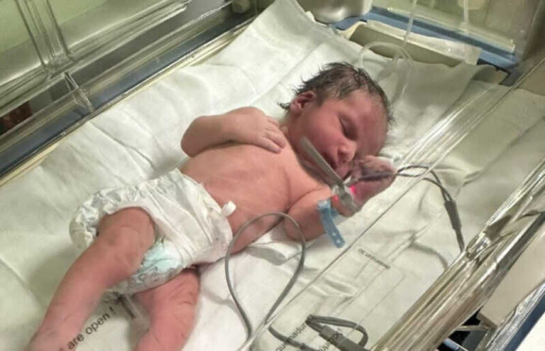 Daris koji je rođen 13. juna imao hitnu operaciju srca u Turskoj, ali njegova borba još traje! Pomozimo njegovim roditeljima!