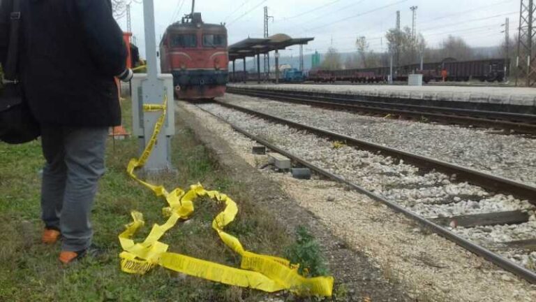 UŽAS U ZENICI: Tri maloljetnika se zbog TikToka penjala na voz pa ih udarila struja