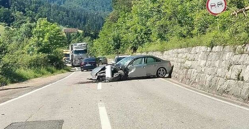 Teška saobraćajna nesreća u BiH, pet osoba povrijeđeno