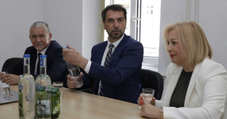 Dok je bio predsjednik FBiH Čavara nabavljao satove kojih uopće nije bilo u ponudi?!