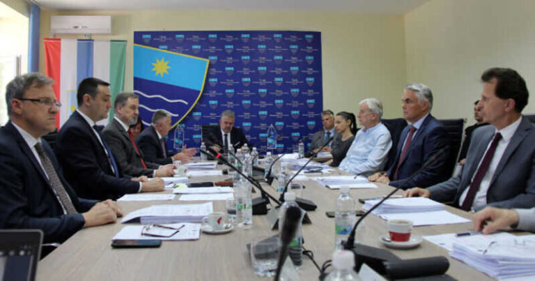 Vlada odlučila nagraditi učenike generacije, dat će im po 300 KM