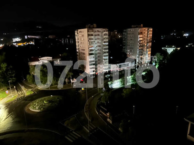 NEVRIJEME U ZENICI: Haos na Meokušnicama, padaju predmeti sa balkona, nestalo struje (VIDEO)