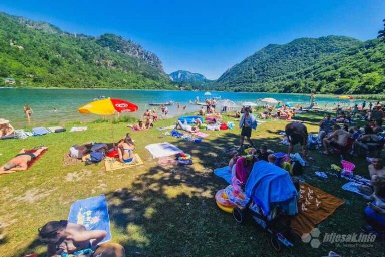 Prepoznajete li biser BiH: Suncobrani i peškiri prekrili plaže jezera, ulaz pet KM