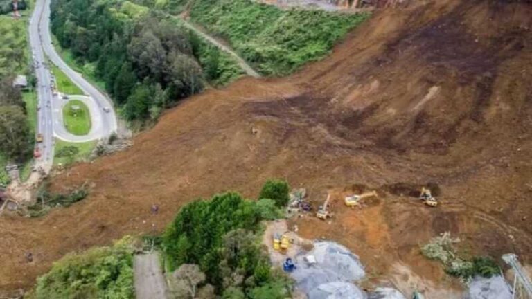 Dvanaest poginulih u klizištu