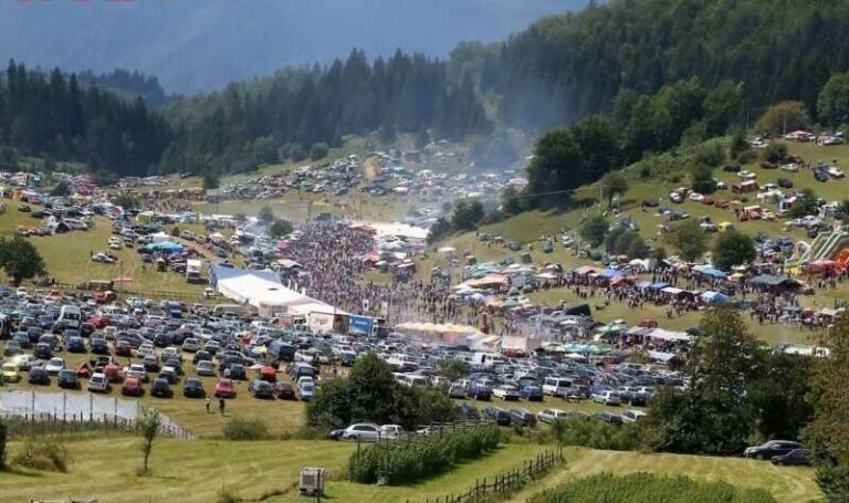 Sve spremno za koridu u Čevljanovićima: Ljudi dolaze da se opuste, koliko je plaćeno iznajmljivanje livada