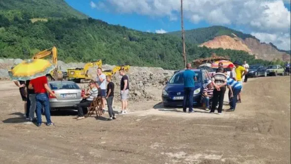 Nova drama u Mramoru kod Kaknja: Mještani ponovo blokirali rudarske mašine, nemaju drugog izbora