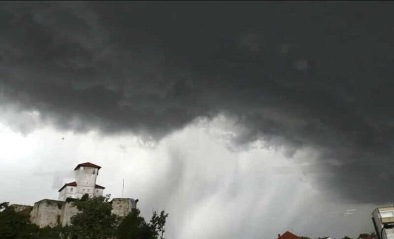 Zastrašujuće: Pogledajte fotografije oluje koja je stigla u BiH (FOTO)