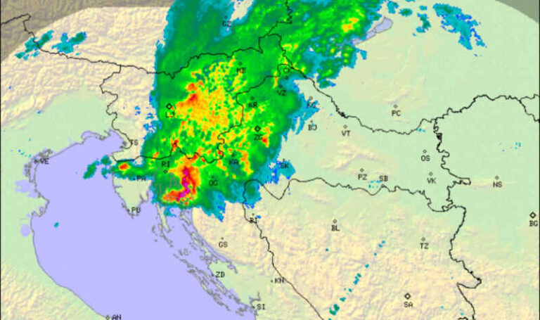 Nevrijeme stiglo u Hrvatsku: Vjetar obarao stabla
