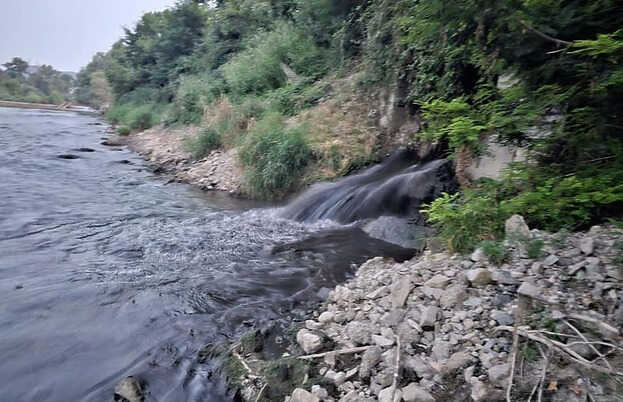 Novo onečišćenje rijeke Bosne u Zenici, građani satima udisali neugodan miris