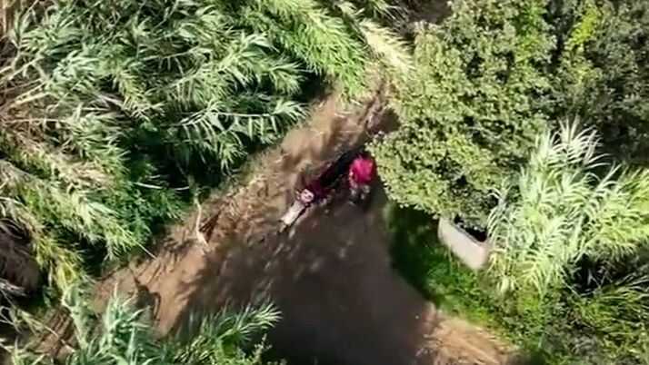 Policijski dron snimio piromana, on ga pokušao oboriti