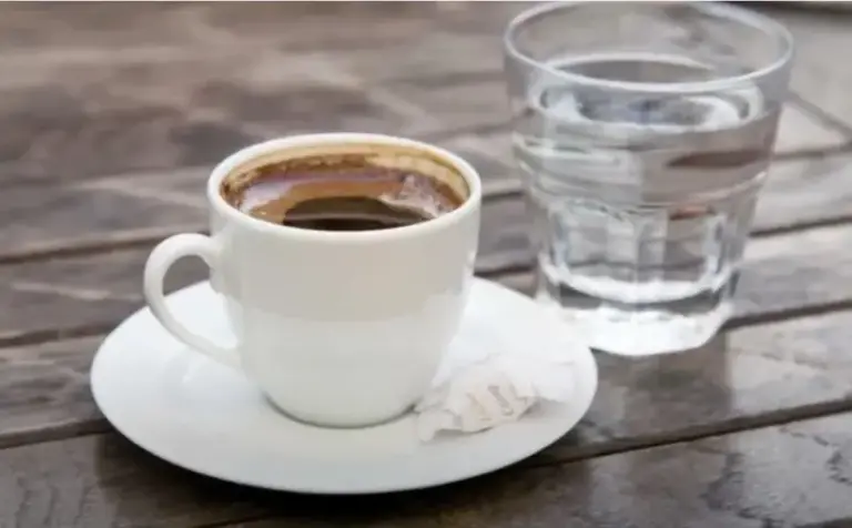U poznatom hrvatskom ljetovalištu ugostitelji naglo pojeftinili? Iznenađujuće niska cijena kafe