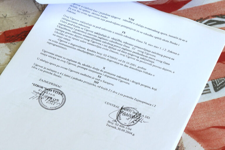 Porodicu iz Viteza deložirali iz kuće i oduzeli im imovinu: ‘Ovo nije humano’