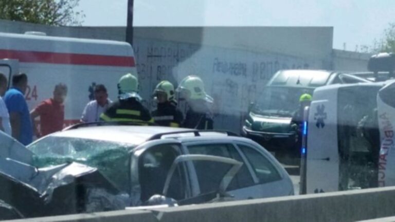 Teška nesreća u BiH: Učestvovalo i vozilo Hitne pomoći, stradala jedna osoba
