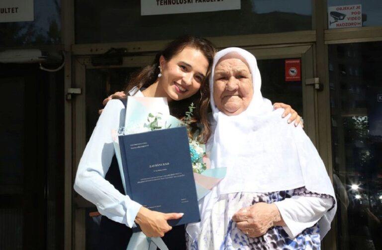 Nana Fata Orlović dočekala veliku radost: Diplomirala njena unuka Azra
