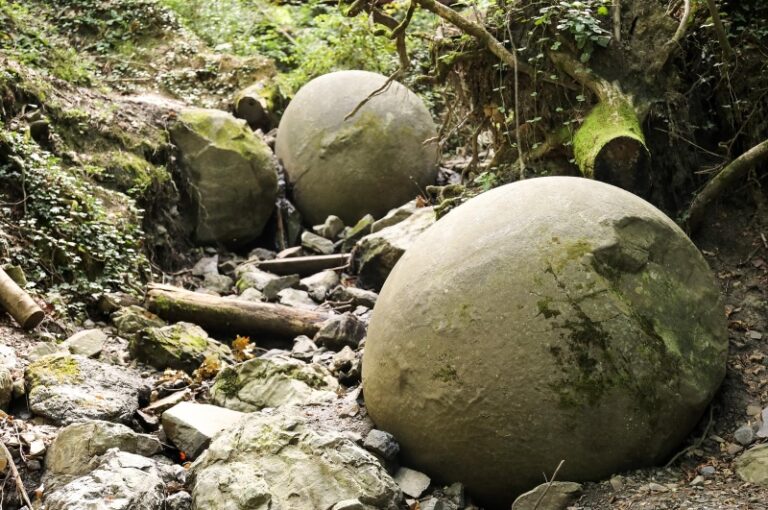 Misterija kamenih kugli u Zavidovićima: Niko ne zna kako su nastale, ljudi dolaze iz njih crpiti energiju