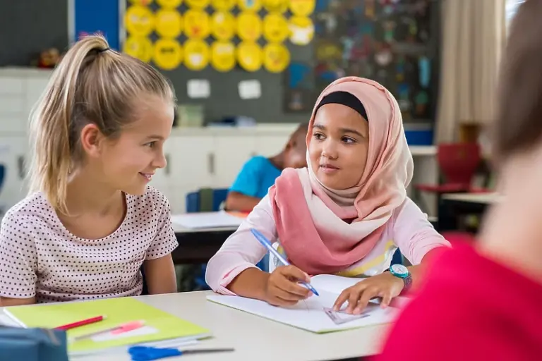 U Engleskoj dozvoljeno nošenje hidžaba u školama, u Španiji i Njemačkoj predmet debate