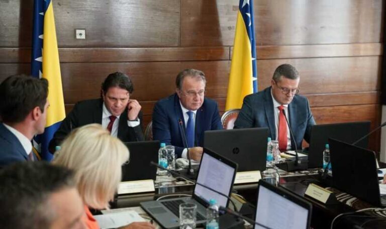 Vlada FBiH danas je izvršila gomilu smjena i novih imenovanja. Ovo su sva imena