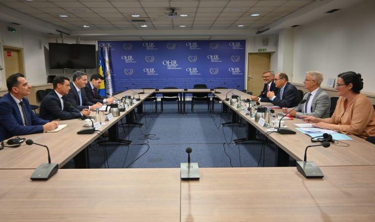 OHR se oglasio nakon ‘hitnog’ sastanka Schmidta i Bećirovića. Tema je bio udar na ustavni poredak