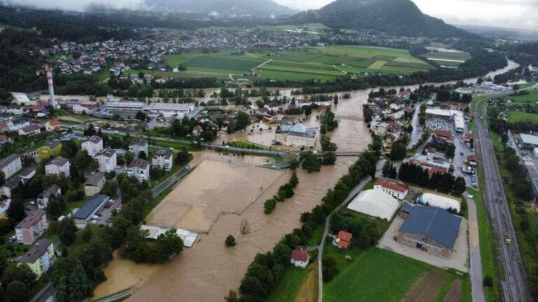 Užas u Sloveniji: Najmanje troje mrtvih u nevremenu