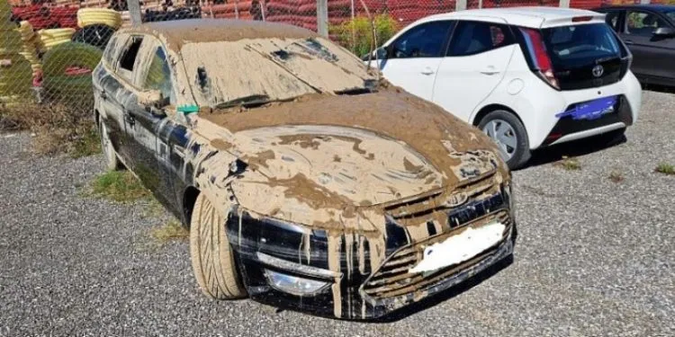 U Sloveniji se prodaju brojni poplavljeni automobili: Isplati li ih se kupiti?