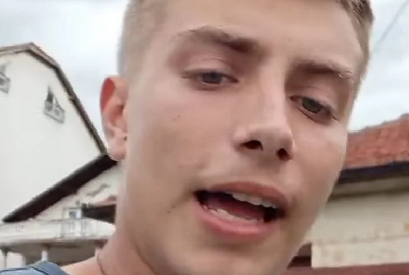 Širi se video mladića iz Bijeljine koji hoda gradom i prijeti Bošnjacima: Kaže da je naoružan
