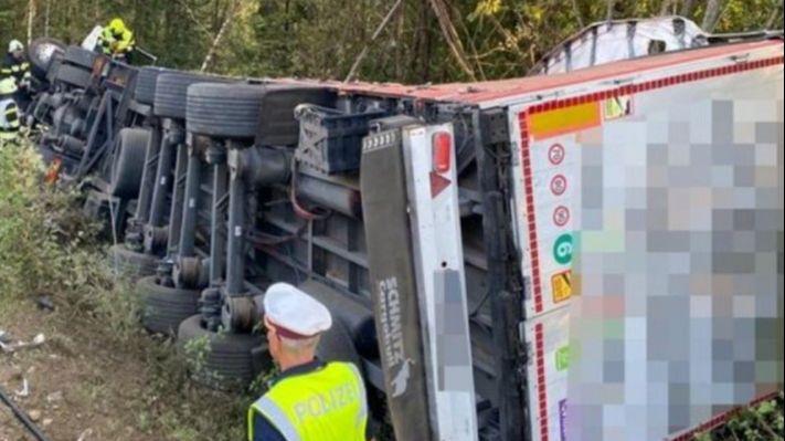 Teška saobraćajna nesreća u Austriji: Prevrnuo se kamion kojim je upravljala osoba iz BiH