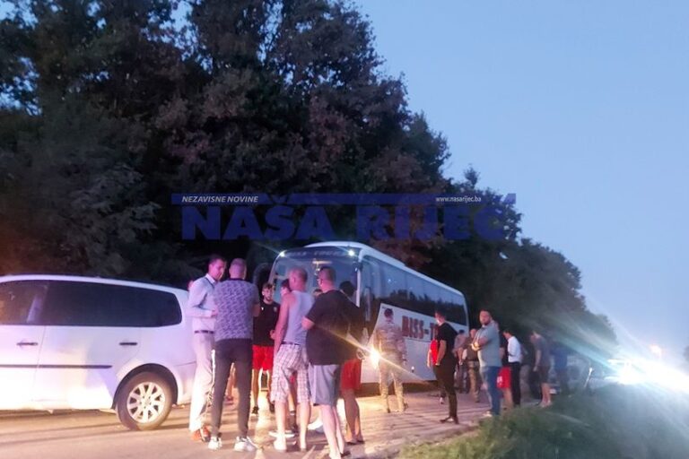 Autobus sa igračima NK Čelika doživio saobraćajnu nesreću