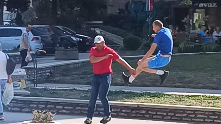 DRAMA U ZENICI: Mlađi muškarac u centru grada fizički nasrnuo na starijeg prodavača knjiga