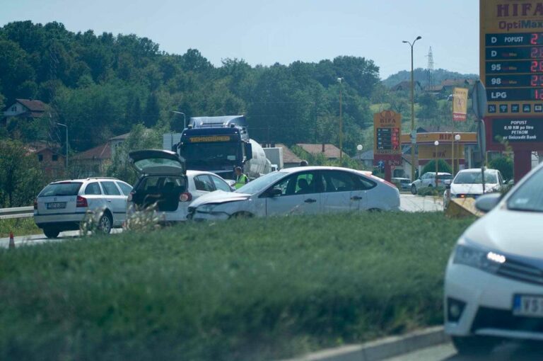 TEŠKA NESREĆA NA M-17: Jedna osoba povrijeđena, saobraćaj se odvija otežano